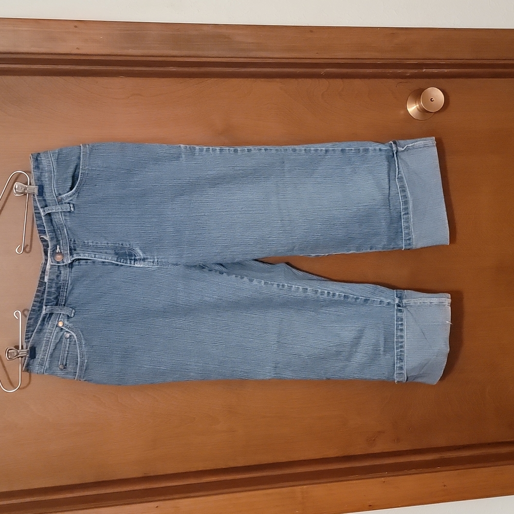 Bill Blass Capri 👖 jeans, size 12.